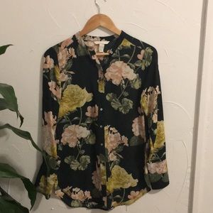 Floral long sleeve blouse! 🌸